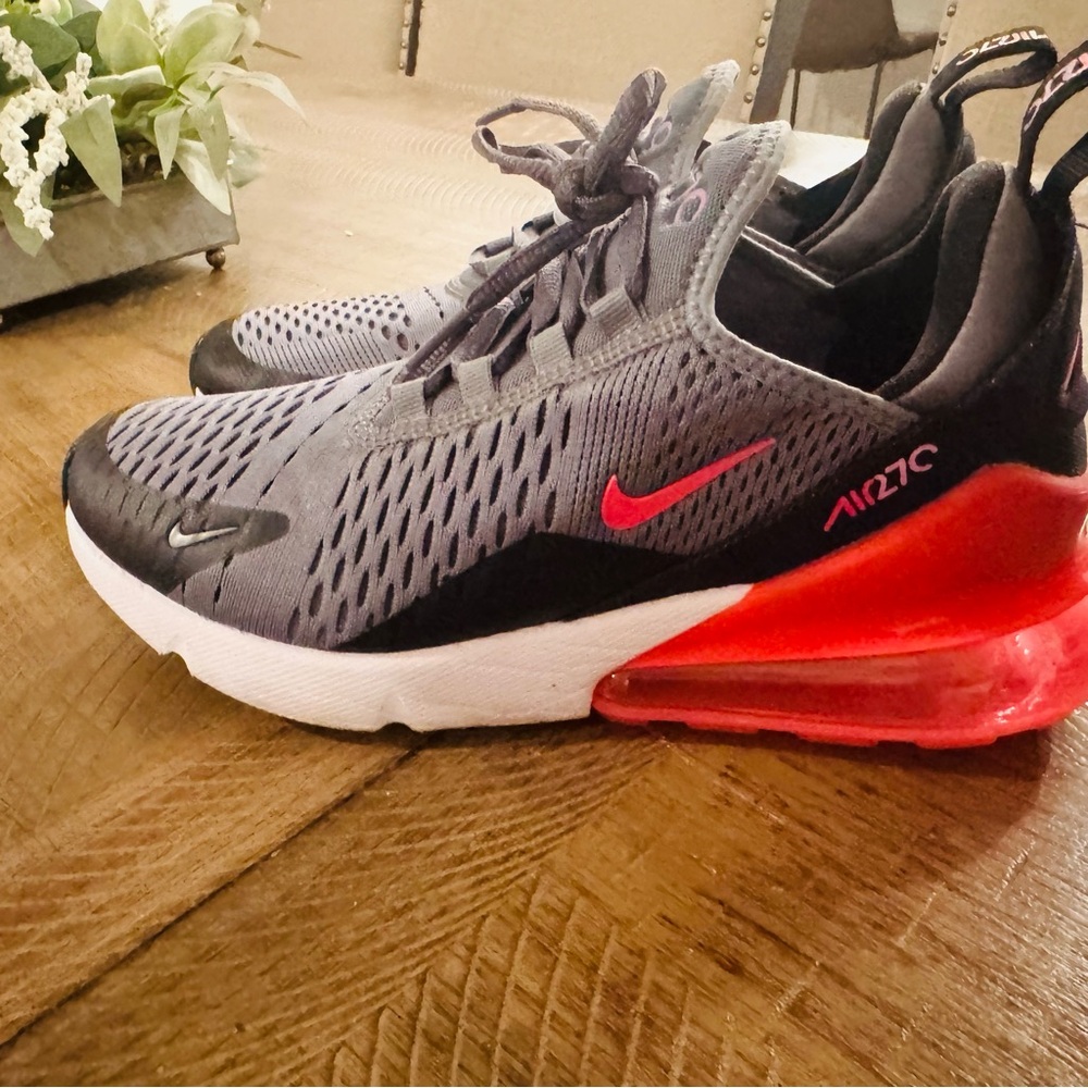 Nike Kids Sneakers in Black and Pink